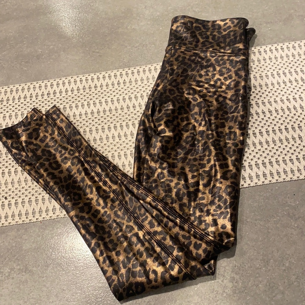 SPANX Leopard Leggings - SIZE M - never worn